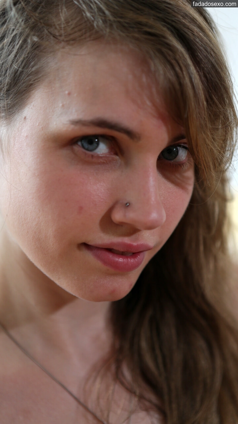 loira-peituda-e-bunduda-nua-em-fotos-sensuais-12