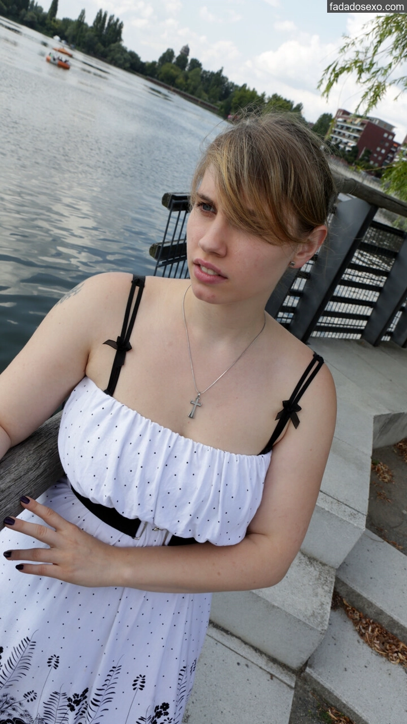 loira-peituda-e-bunduda-nua-em-fotos-sensuais-16