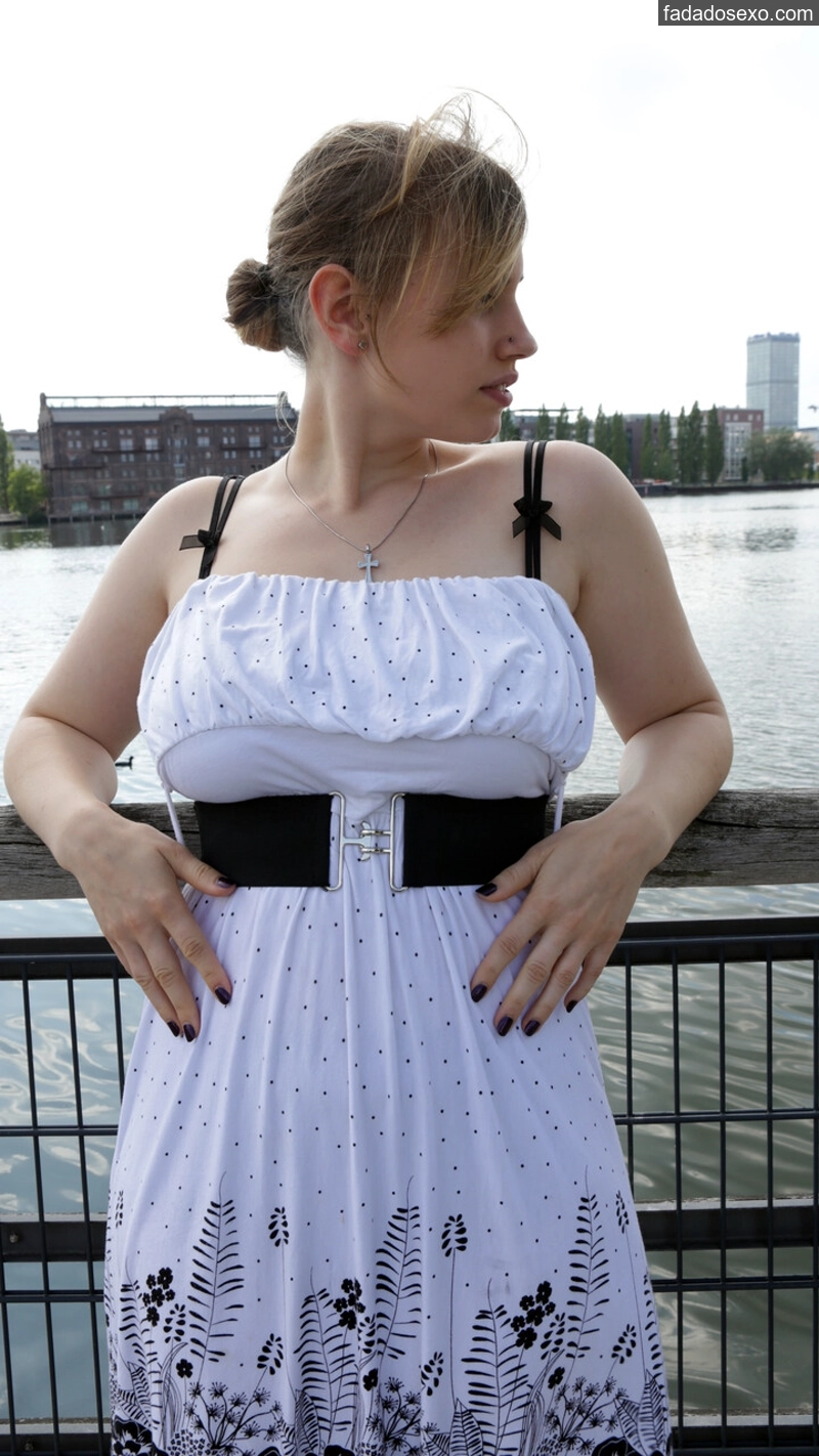 loira-peituda-e-bunduda-nua-em-fotos-sensuais-17