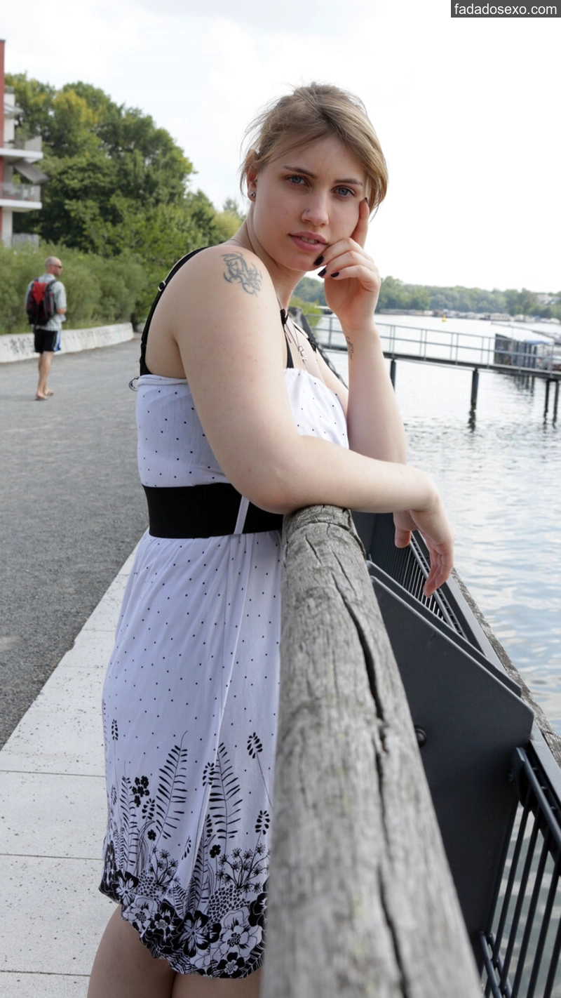 loira-peituda-e-bunduda-nua-em-fotos-sensuais-19