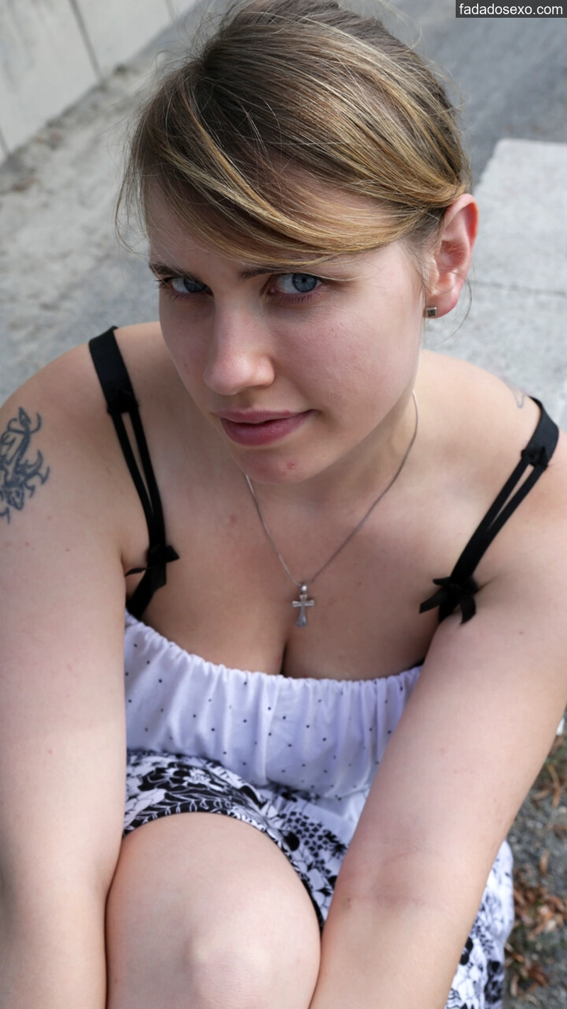 loira-peituda-e-bunduda-nua-em-fotos-sensuais-20