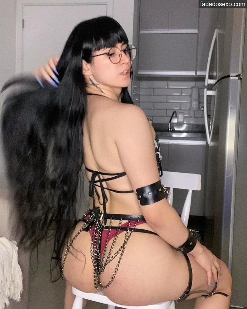 travesti-branquinha-exibe-pau-duro-em-fotos-caseiras-10