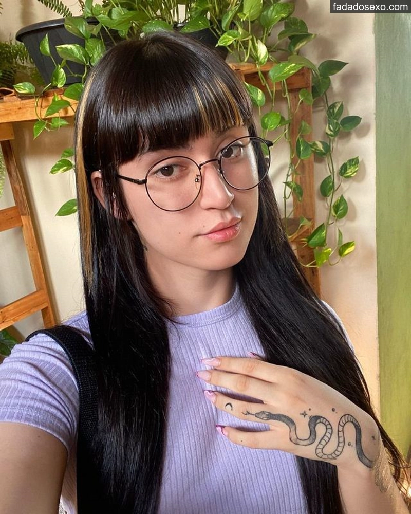 travesti-branquinha-exibe-pau-duro-em-fotos-caseiras-13