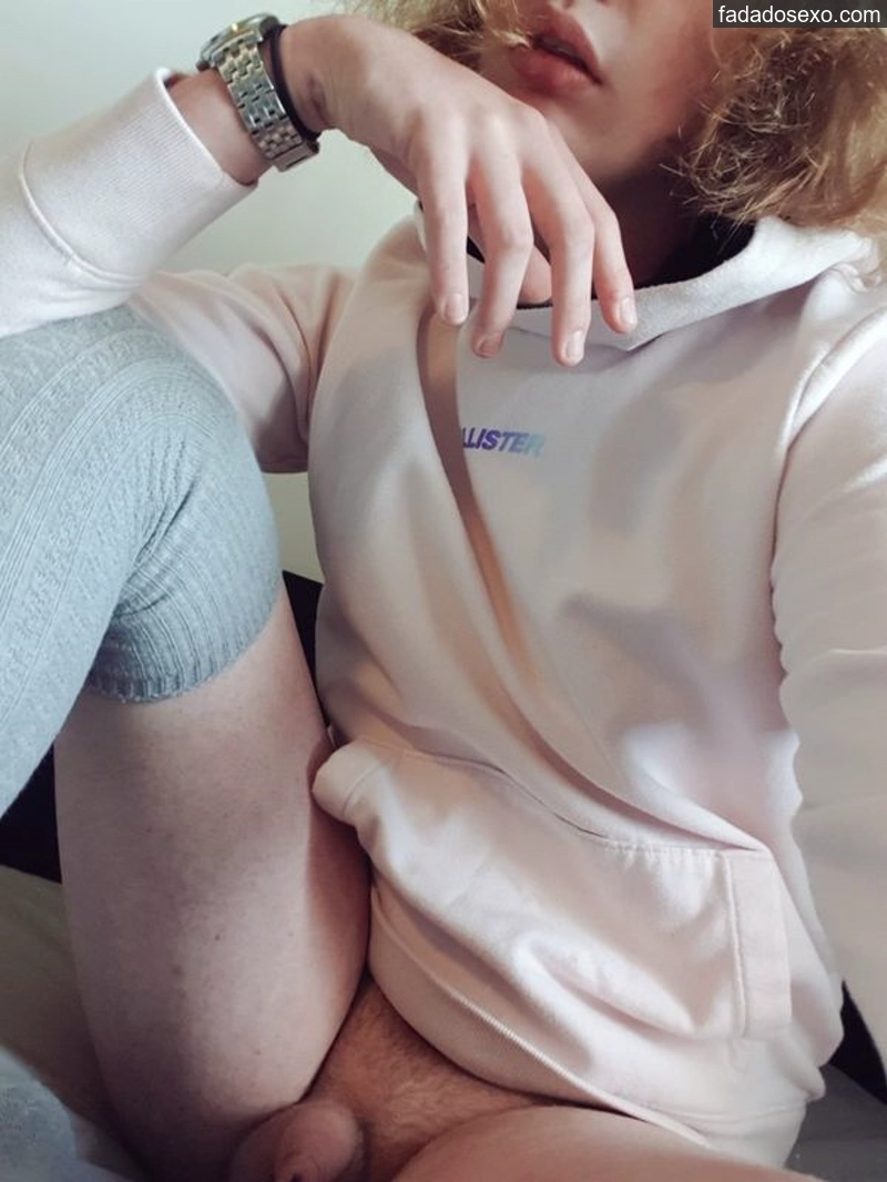 98-fotos-travestis-nuas-com-seios-perfeitos-e-paus-duros-provocando-gozada-8