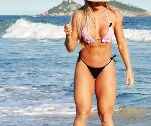 Imagem sobre Juju Salimeni exibe corpo sarado na praia da tijuca