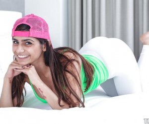 Imagem sobre Mia Khalifa relevou os peitões e o bucetão tirando as roupinhas