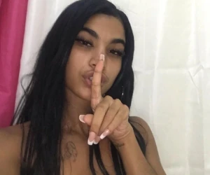 Imagem da galeria sobre 7 Fotos Da Ninfetinha Mulata Pelada De Pernas Abertas Provocando Com O Bucetão
