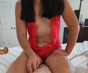 Imagem da galeria sobre Casada Safada Deu A Bucetinha Aparadinha Pro Marido E Levou Jato Enorme De Porra